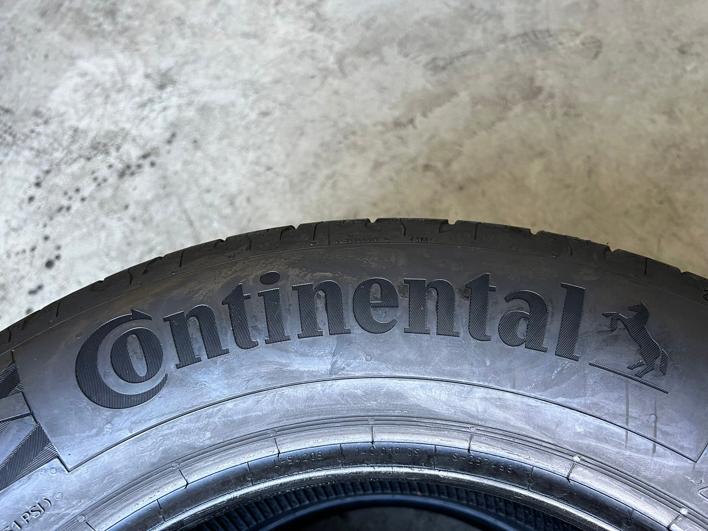 Usato: 2 Gomme 215/60R16 Continental estive 85% residui