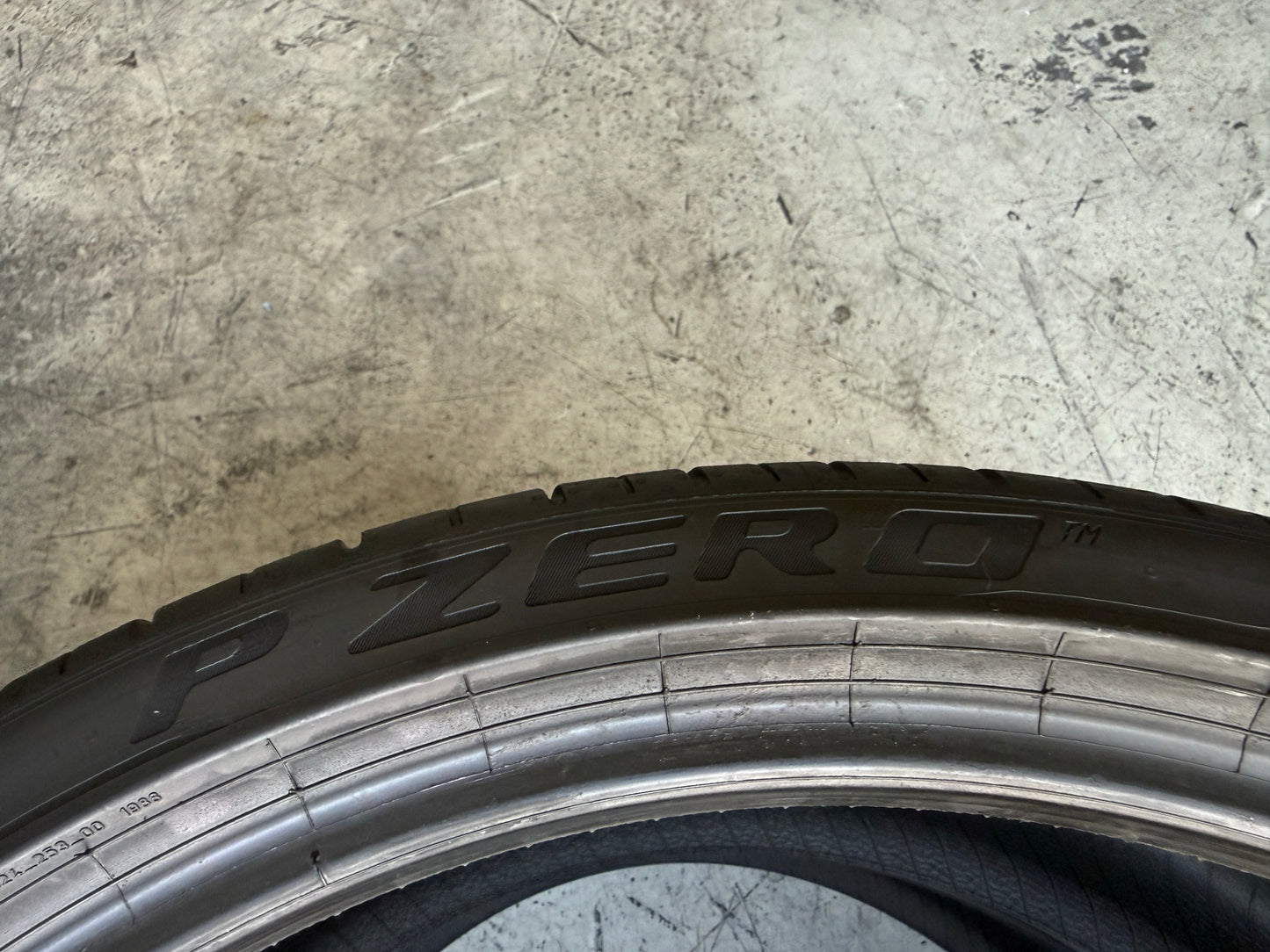 Usato: 2 Pneumatici Pirelli P Zero PZ4 245/35R21 96Y XL FR MGT Estive 95% Residui