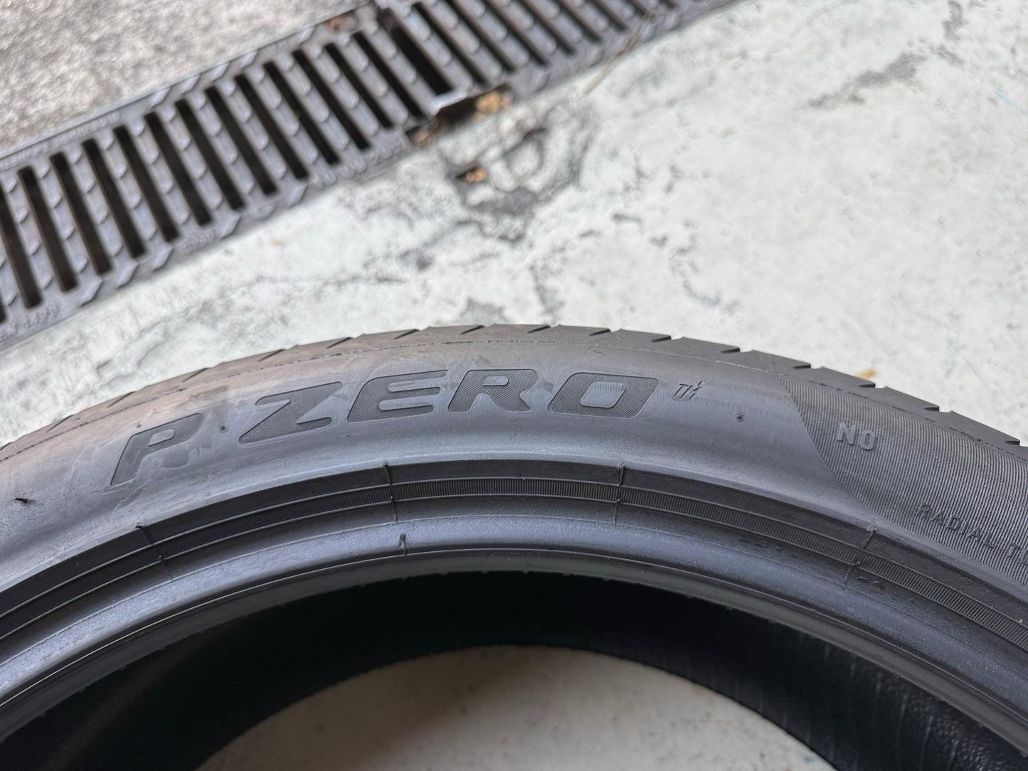 Usato: 4 Pneumatici Pirelli P Zero 265/40R21 101Y + 295/35R21 107Y XL N0 Porsche Estive 85-90% Residui