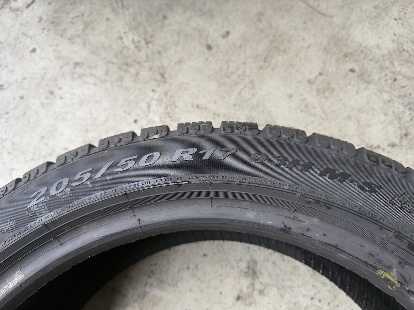 Usato: 4 Gomme 205/50R17 93H XL Pirelli RFT Invernali 95% residui