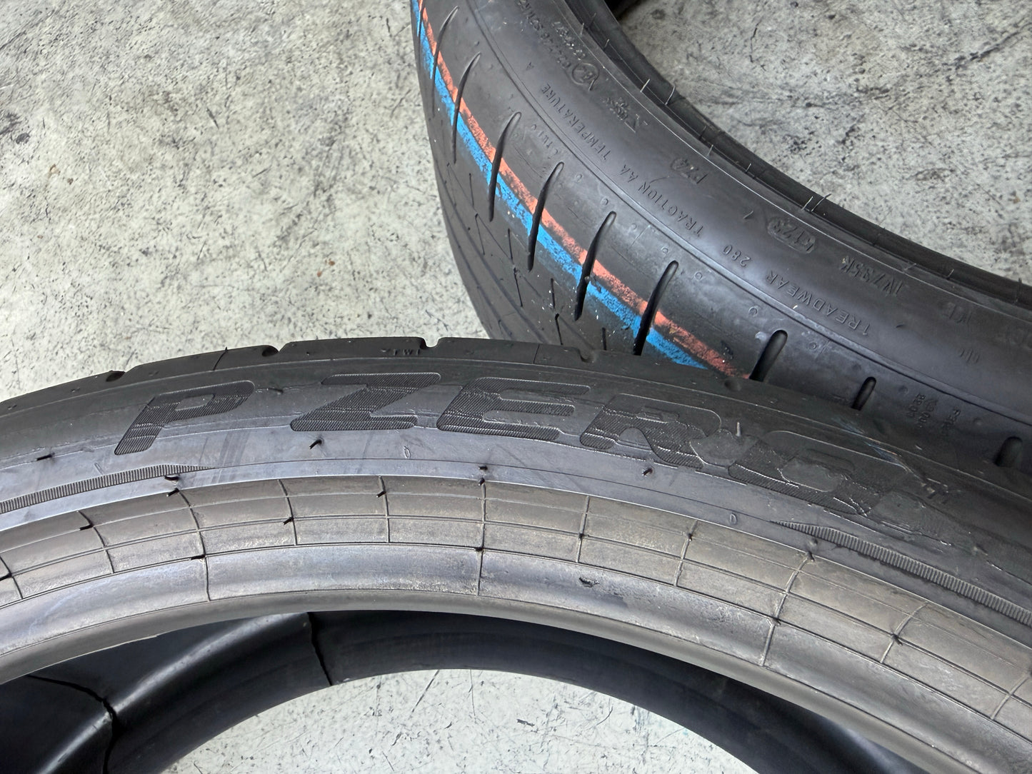 Usato: 4 Pneumatici Pirelli P Zero PZ4 285/35R23 107Y + 325/30R23 109Y XL FP Estive 85-90% Residui