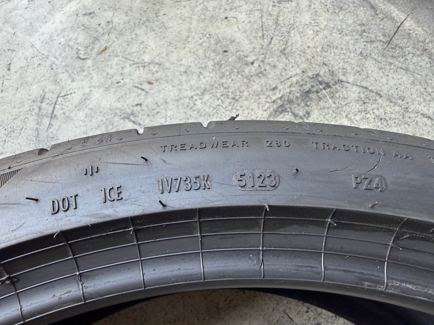 Usato: 4 Pneumatici Pirelli P Zero PZ4 285/35R23 107Y + 325/30R23 109Y XL FP Estive 85-90% Residui