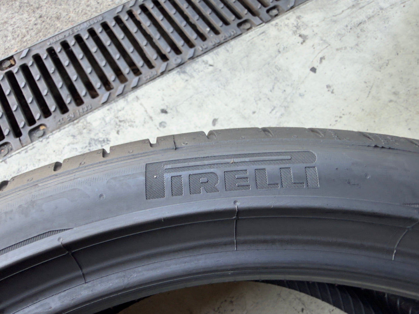 Usato: 4 Pneumatici Pirelli P Zero PZ4 275/35R22 104Y + 315/30R22 107Y XL Estive 90% Residui DOT 2026