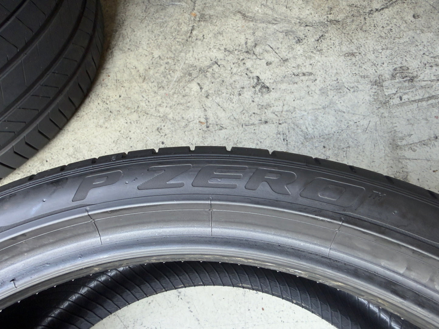 Usato: 4 Pneumatici Pirelli P Zero PZ4 275/35R22 104Y + 315/30R22 107Y XL Estive 90% Residui DOT 2026