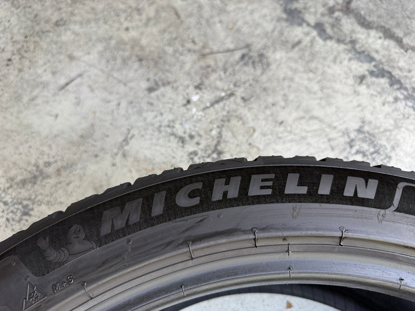 Usato: 4 Pneumatici Michelin CrossClimate 3 Sport FRV 265/40R21 105Y + 295/35R21 107Y XL 4 Stagioni 90% Residui