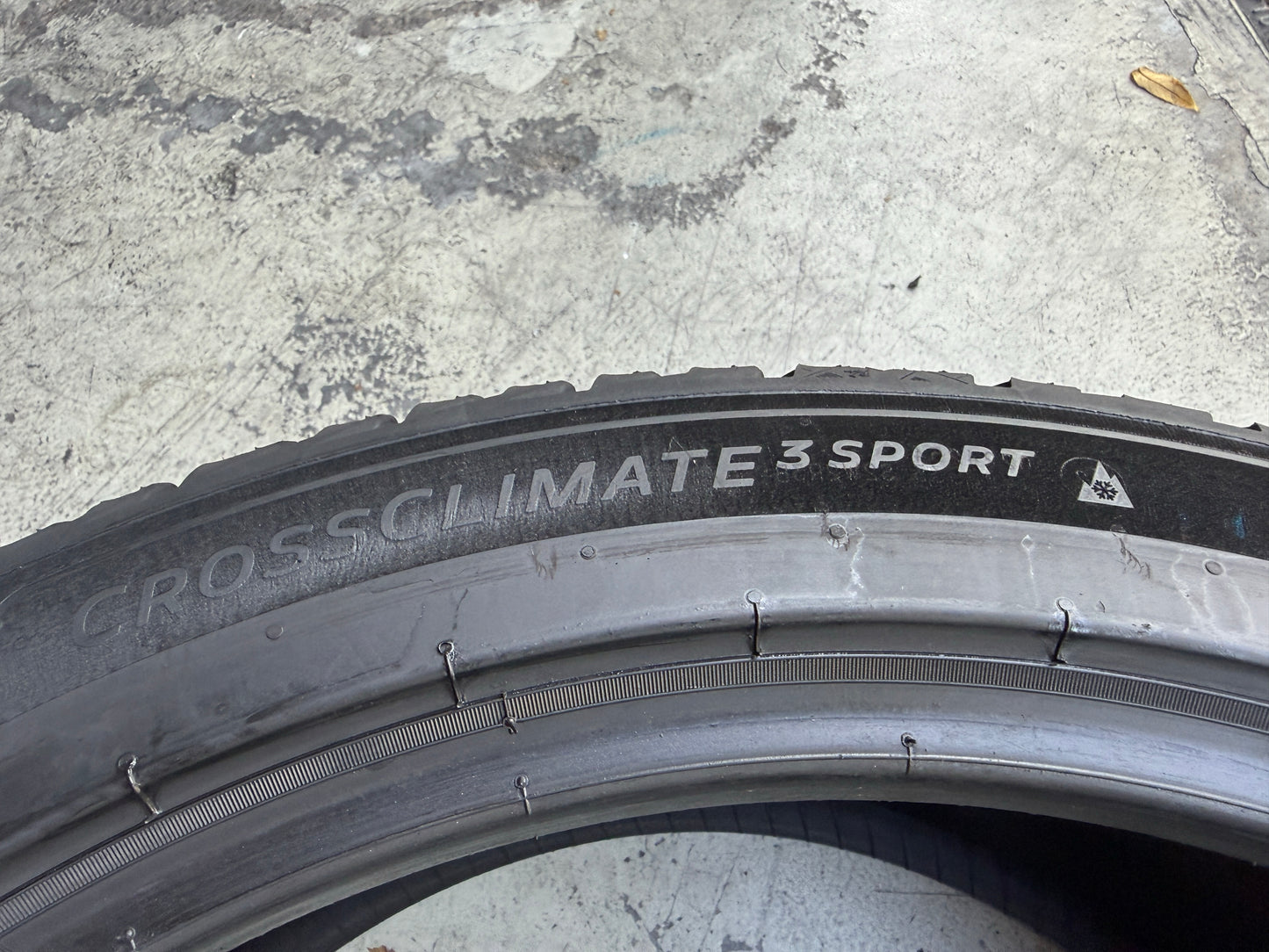 Usato: 4 Pneumatici Michelin CrossClimate 3 Sport FRV 265/40R21 105Y + 295/35R21 107Y XL 4 Stagioni 90% Residui