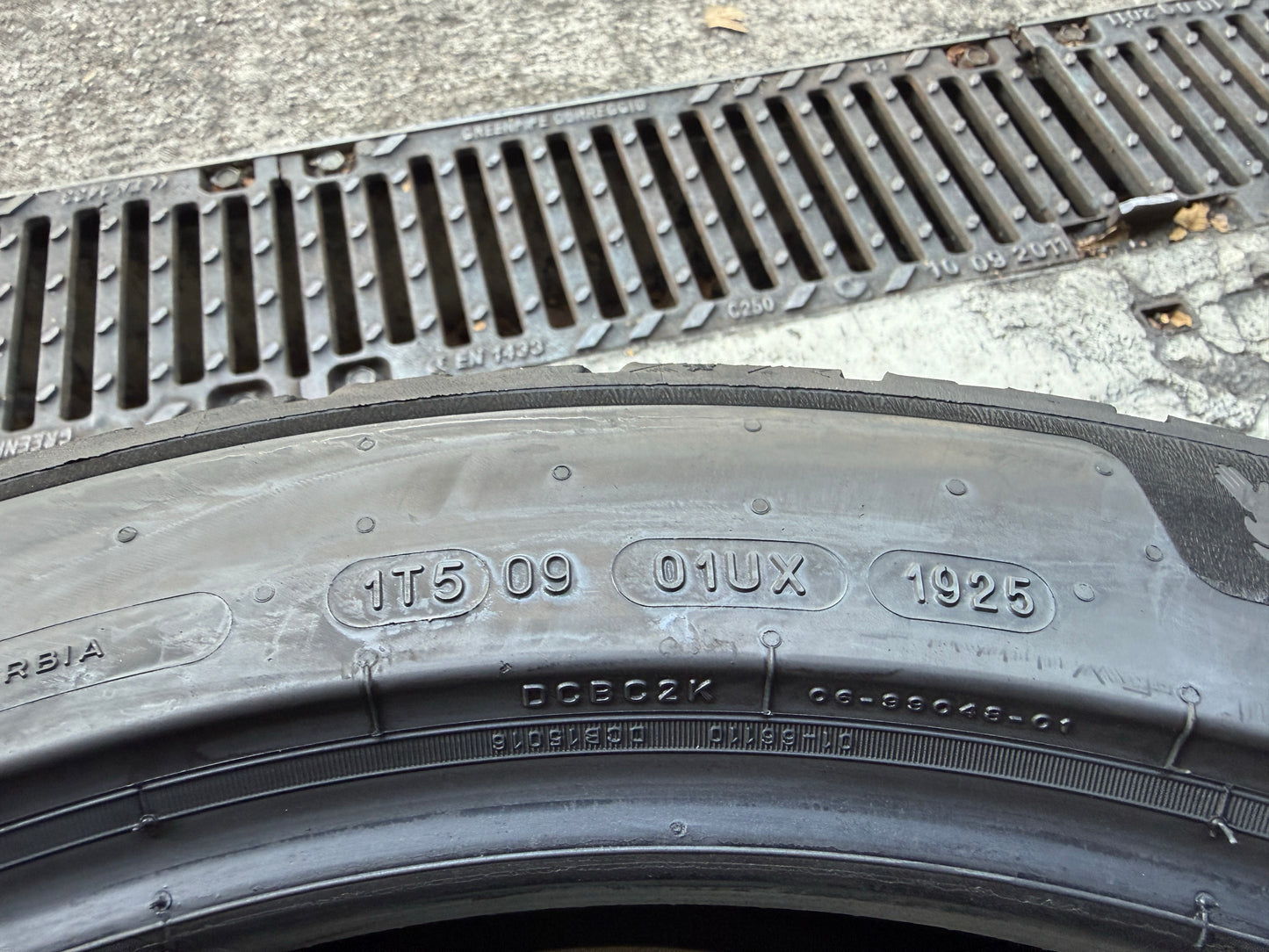 Usato: 4 Pneumatici Michelin CrossClimate 3 Sport FRV 265/40R21 105Y + 295/35R21 107Y XL 4 Stagioni 90% Residui