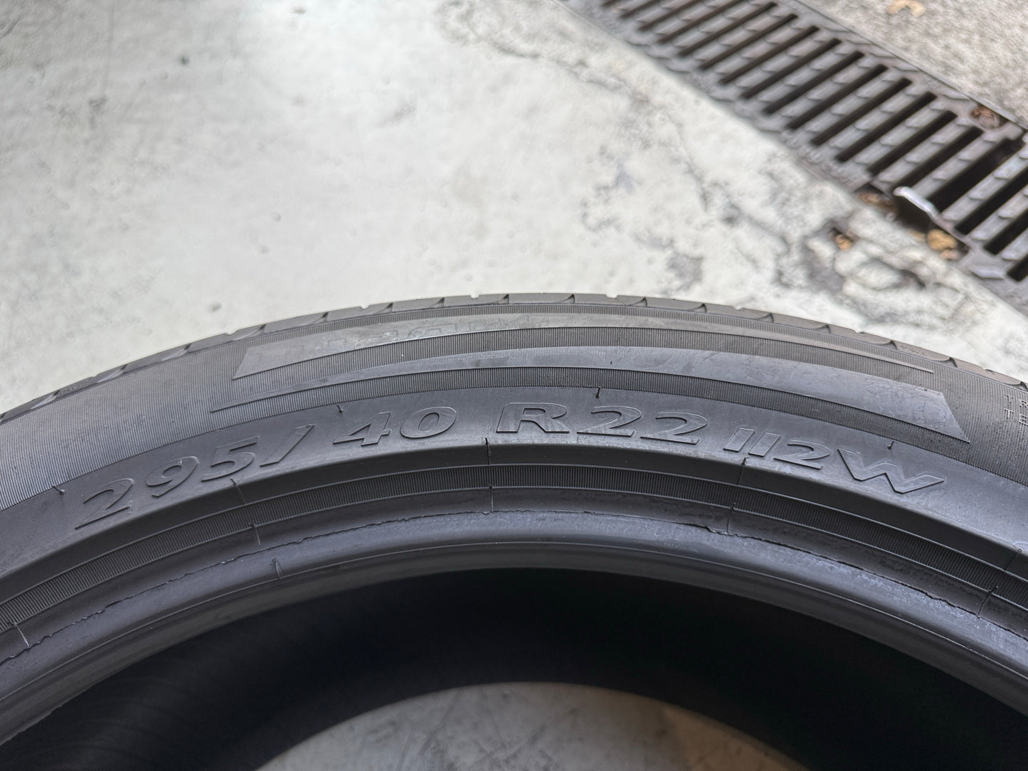 Usato: 4 Pneumatici Pirelli Scorpion Zero Asimmetrico 295/40R22 112W XL MO1 Estive 85% Residui