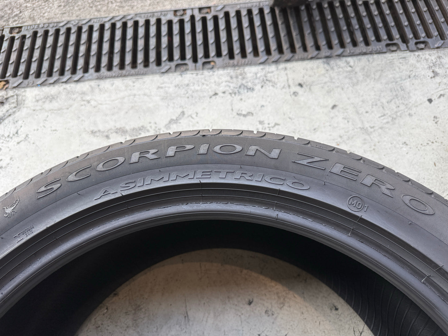 Usato: 4 Pneumatici Pirelli Scorpion Zero Asimmetrico 295/40R22 112W XL MO1 Estive 85% Residui