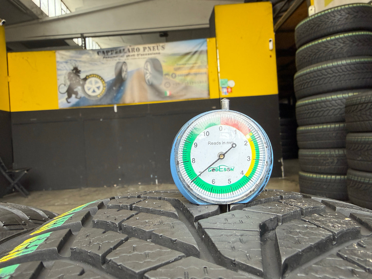 Usato: 4 Gomme 235/55R17 103V XL Yokohama Invernali 90/95% residui