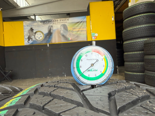 Usato: 4 Gomme 235/55R17 103V XL Yokohama Invernali 90/95% residui