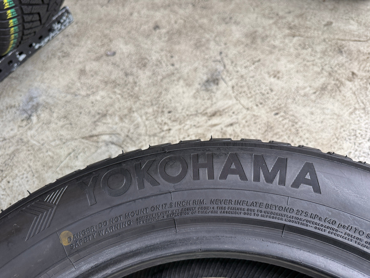 Usato: 4 Gomme 235/55R17 103V XL Yokohama Invernali 90/95% residui