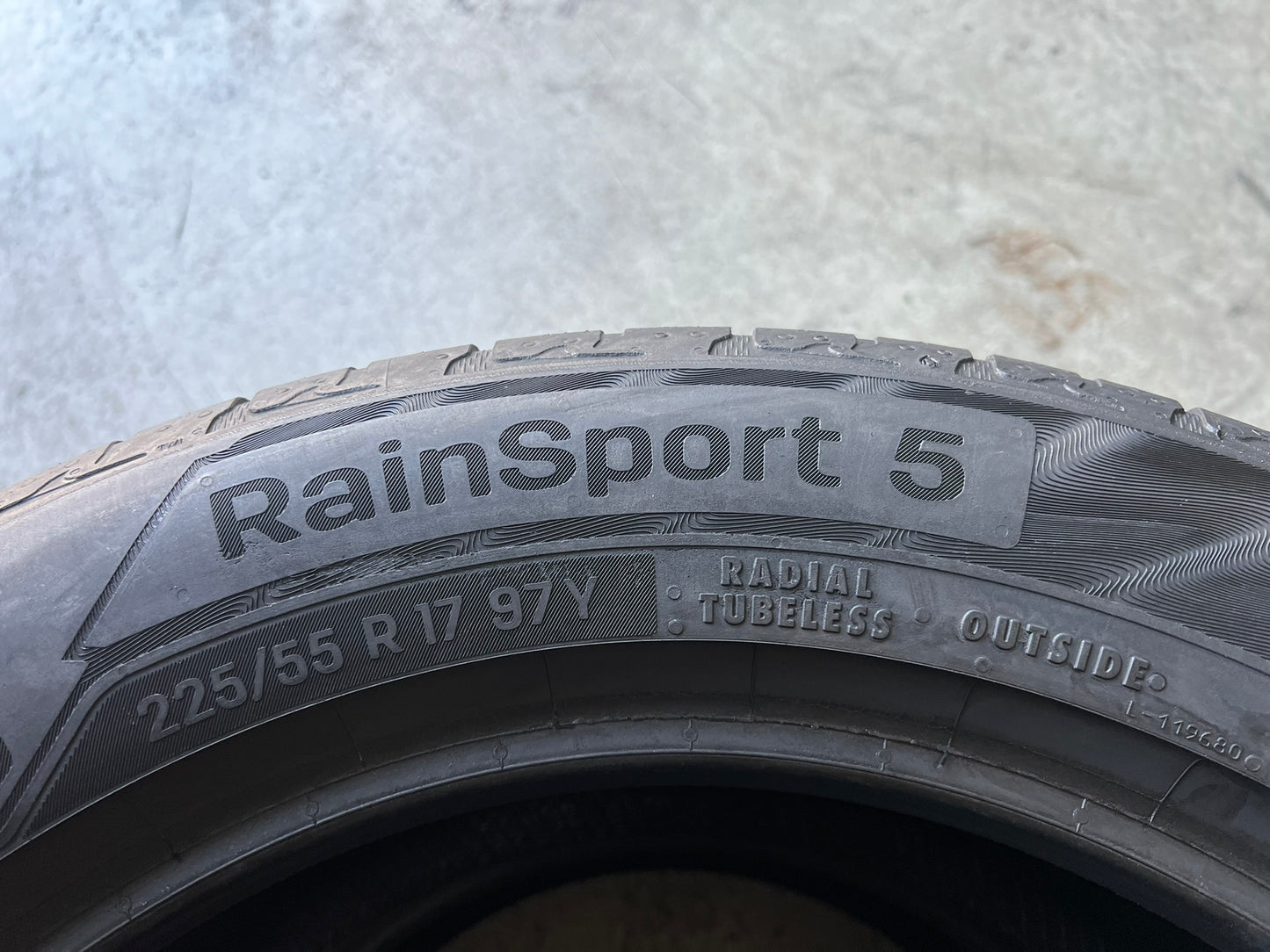Usato: 2 Gomme 225/55R17 97Y Uniroyal Estive 85% residui