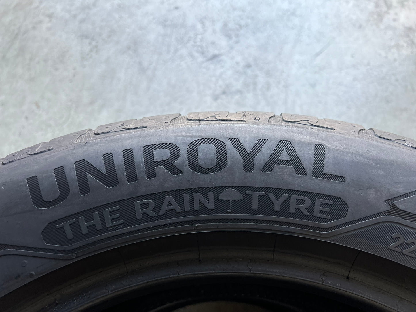 Usato: 2 Gomme 225/55R17 97Y Uniroyal Estive 85% residui