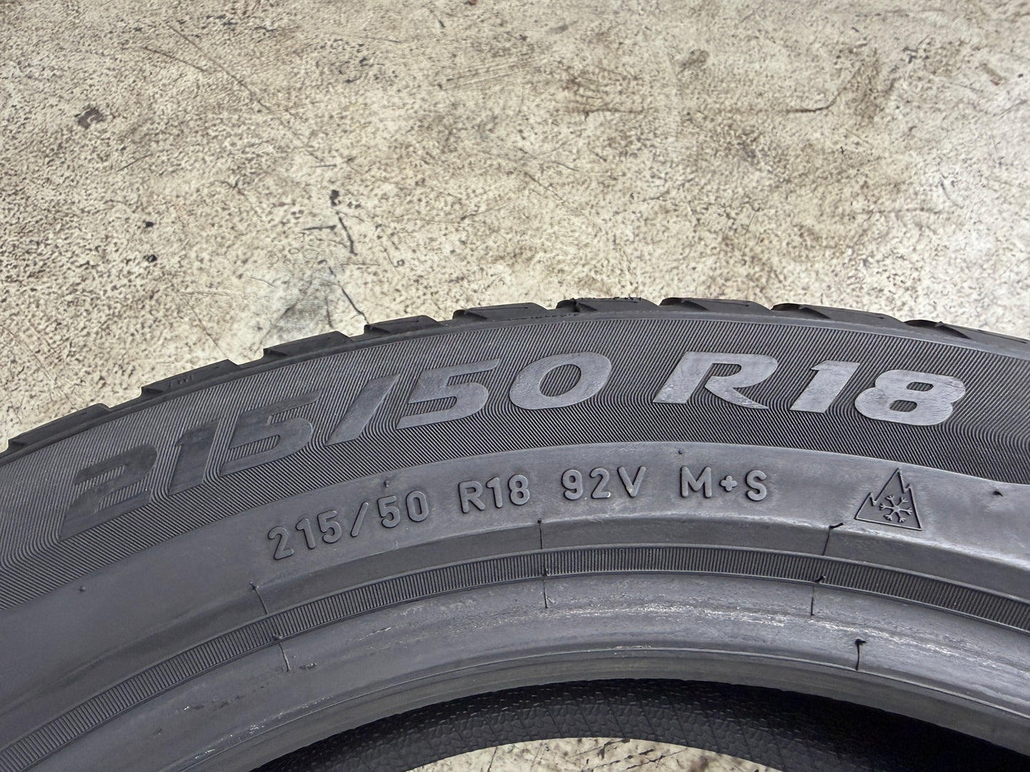 Usato: 4 Gomme 215/50R18 92V Pirelli Invernali 85/75% residui