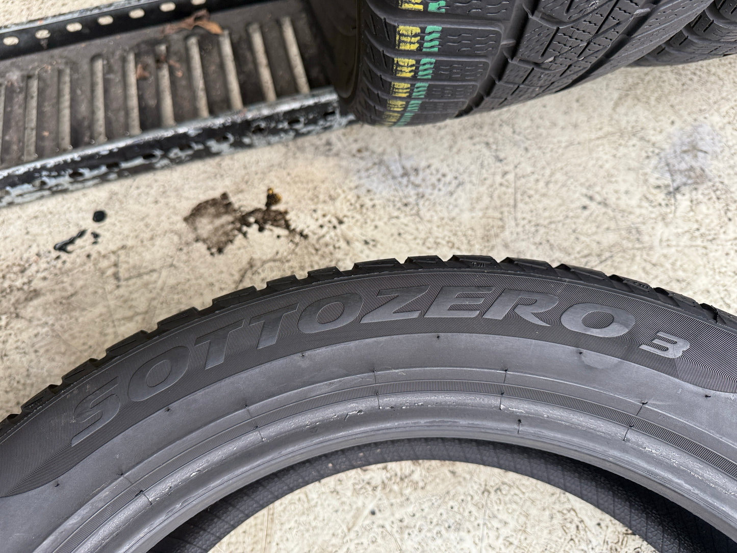 Usato: 4 Gomme 215/50R18 92V Pirelli Invernali 85/75% residui