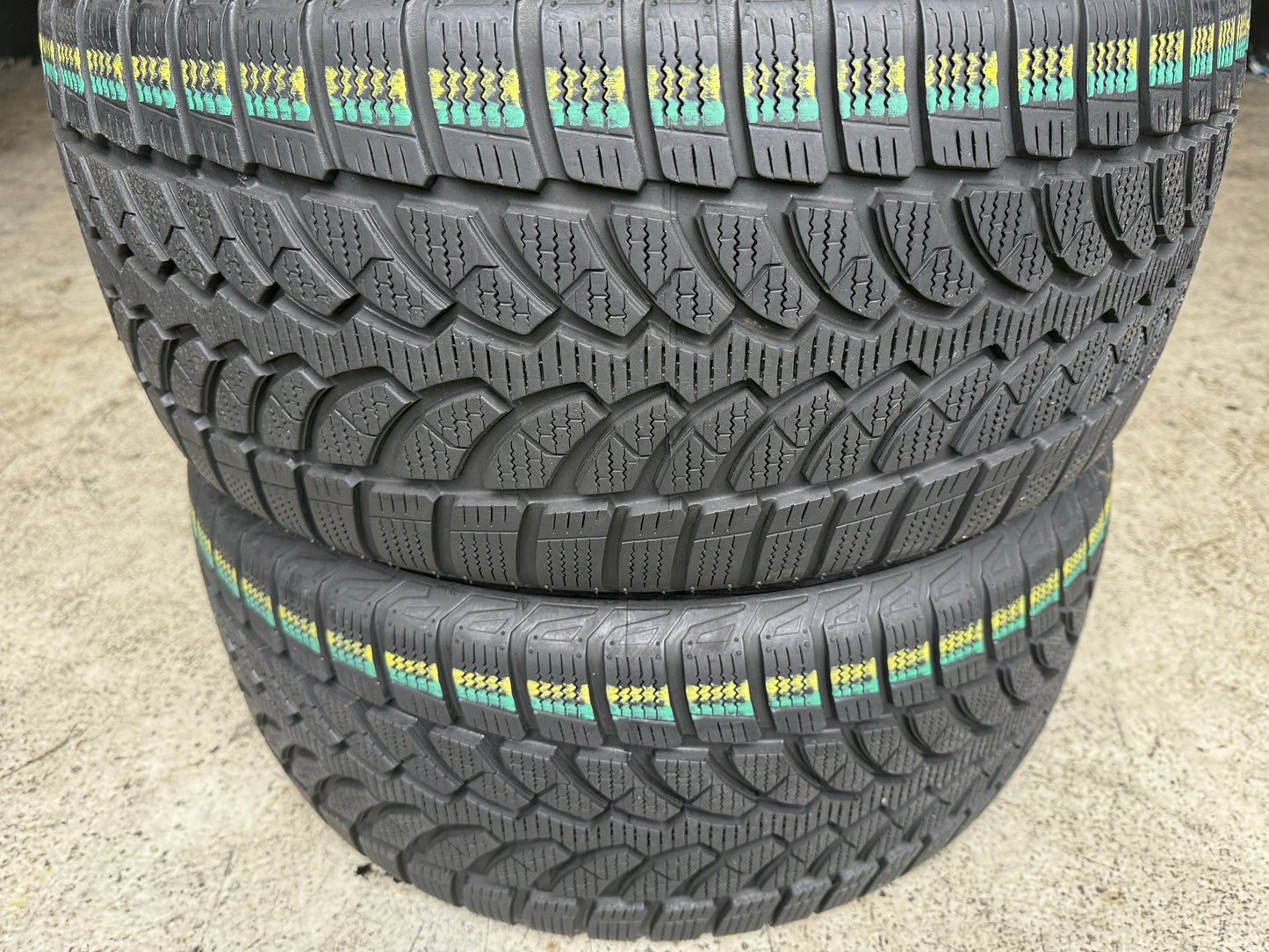 Usato: 2 Gomme 255/40R18 99V XL Bridgestone Pneumatici Invernali 98% residui