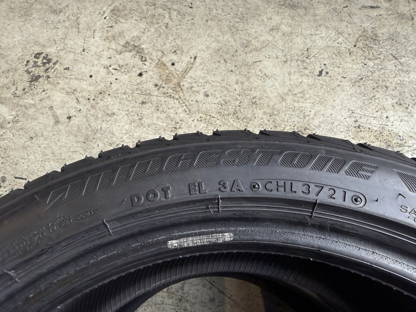 Usato: 2 Gomme 255/40R18 99V XL Bridgestone Pneumatici Invernali 98% residui