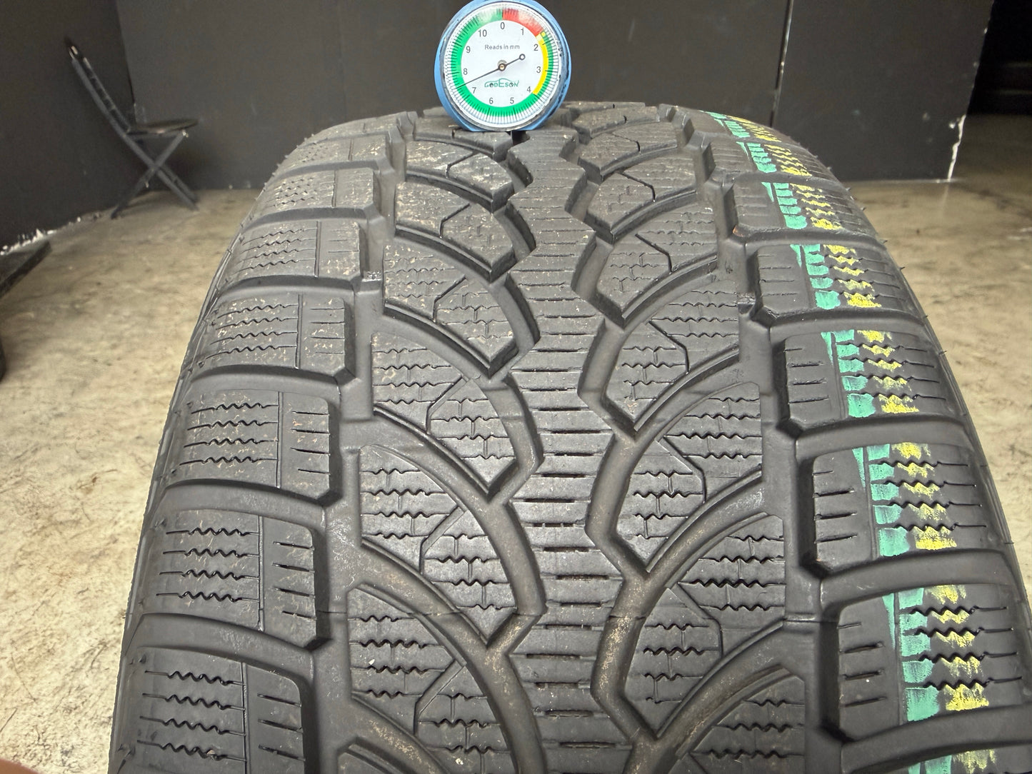 Usato: 2 Gomme 255/40R18 99V XL Bridgestone Pneumatici Invernali 98% residui