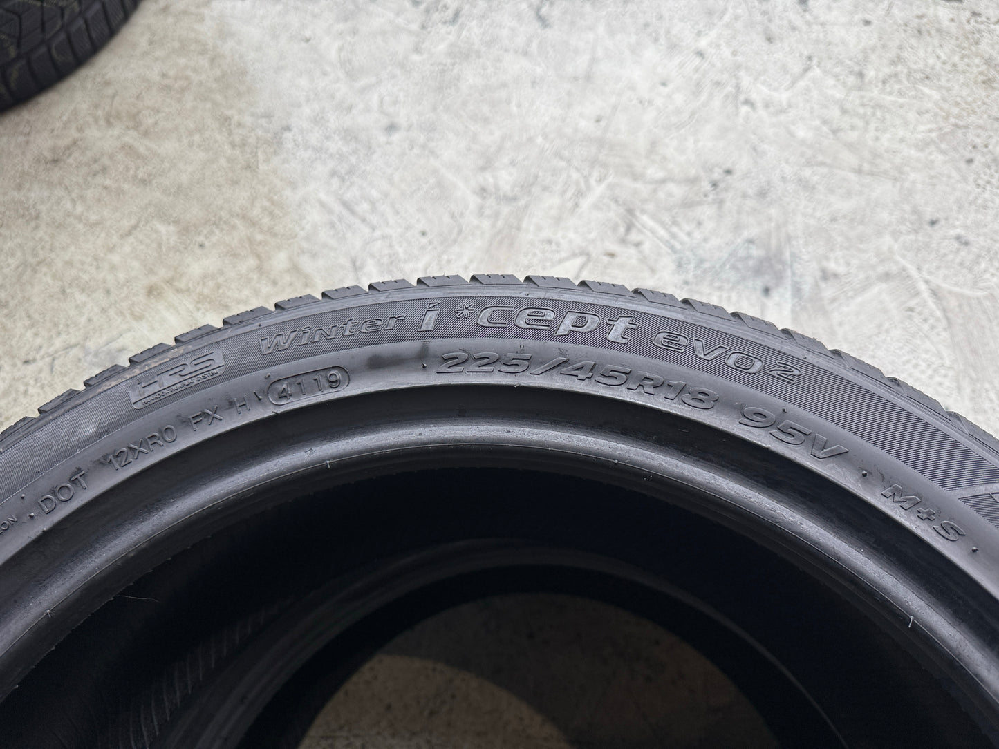 Usato: 2 Gomme 225/45R18 95V XL Hankook RFT Invernali 80% residui