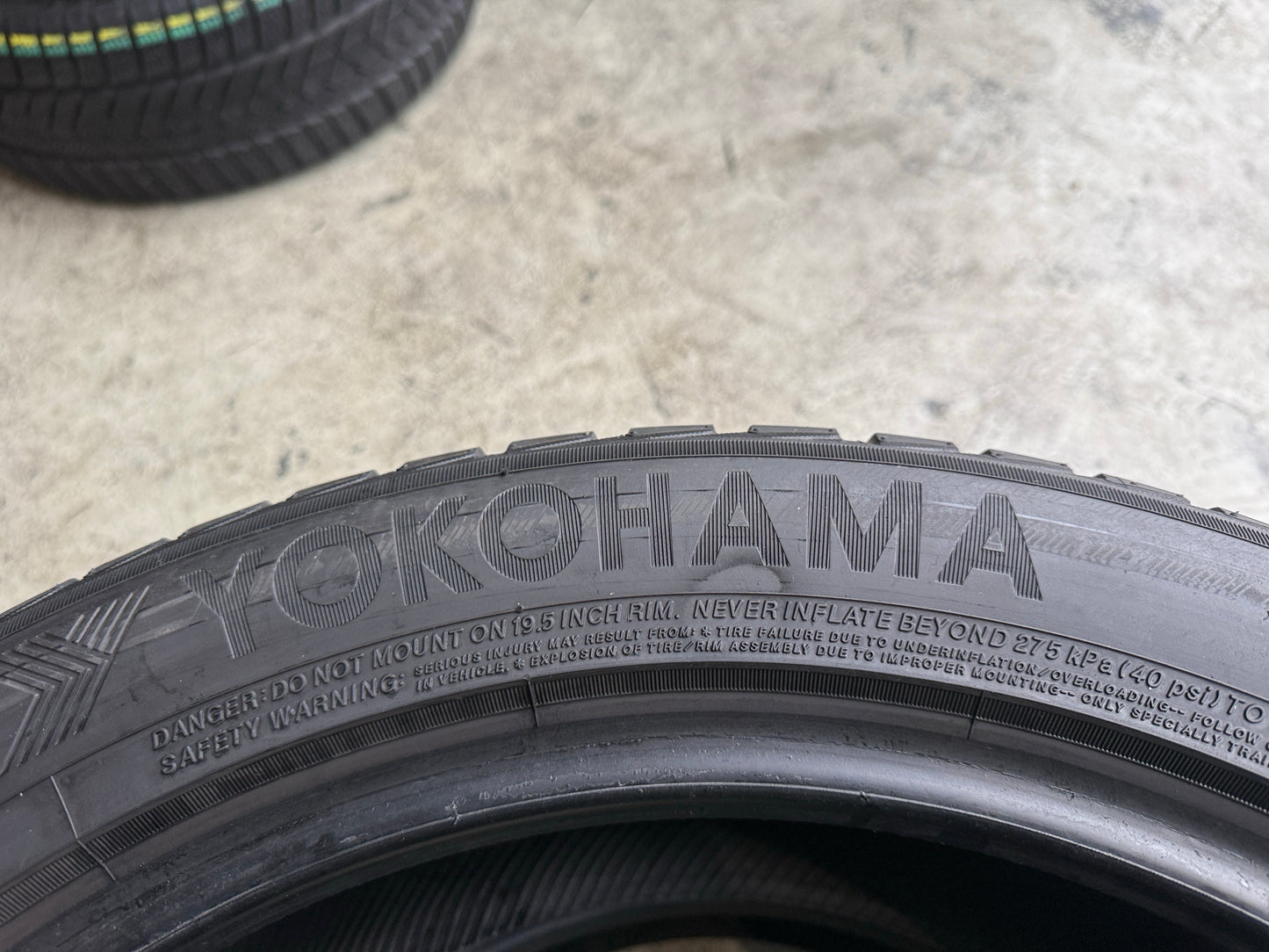 Usato: 2 Gomme 235/50R19 103V XL Yokohama Invernali 85% residui