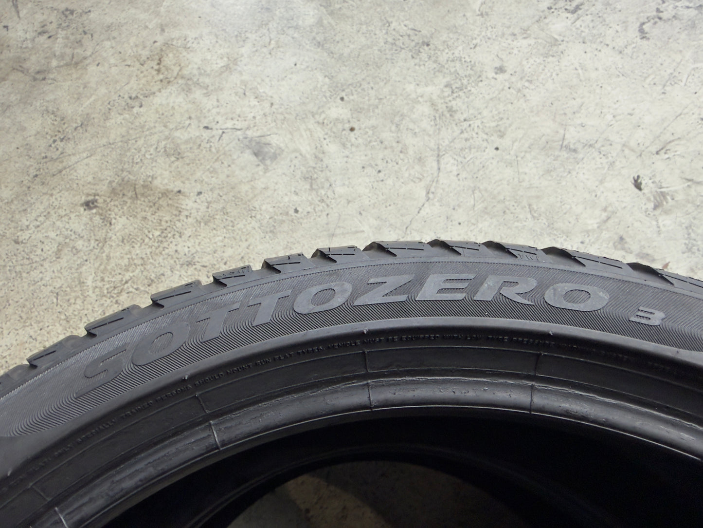 Usato: 2 Gomme 255/35R19 96H XL Pirelli RFT Invernali 80% residui