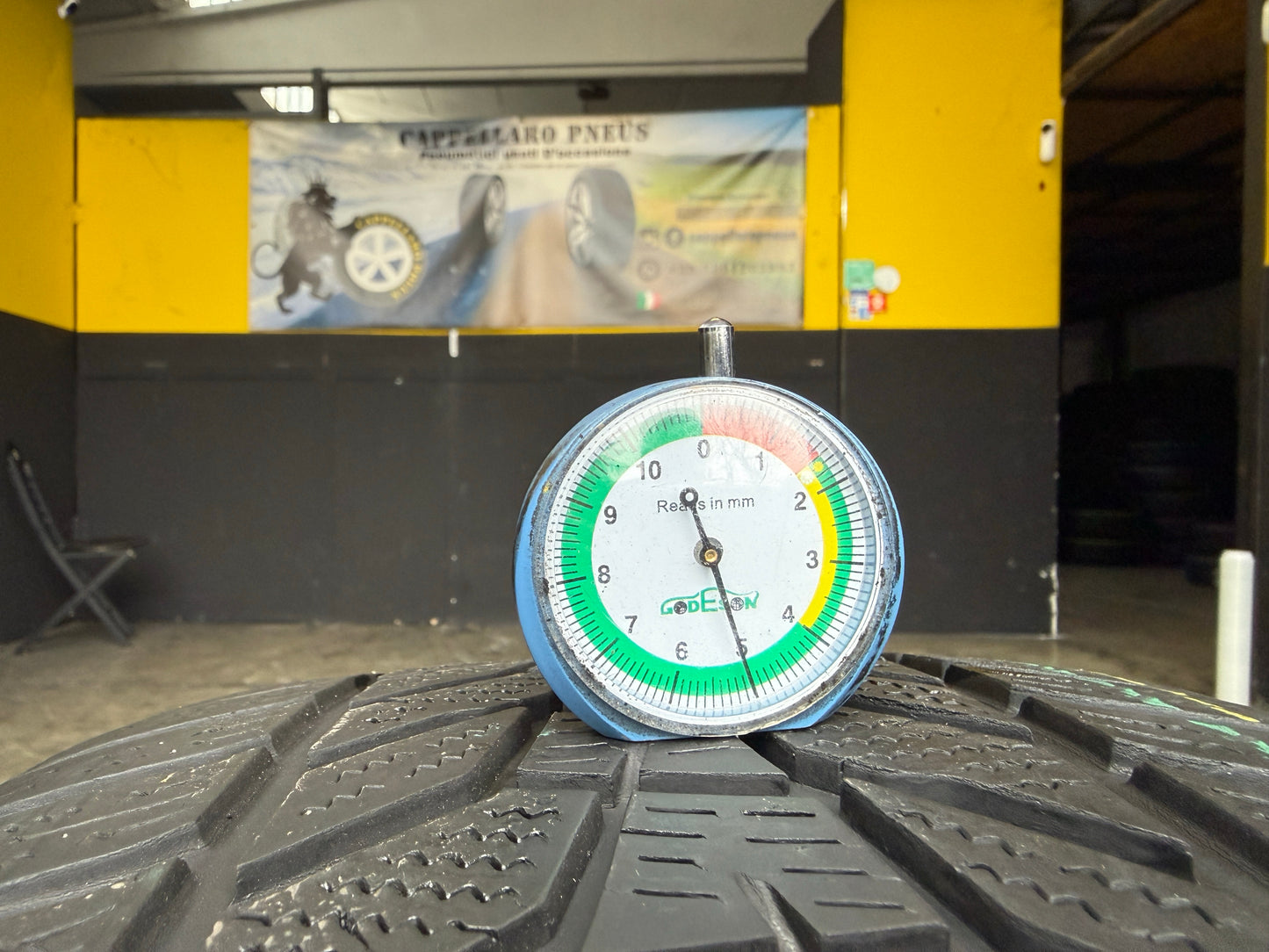 Usato: 2 Gomme 245/35R19 93W Hankook Invernali 70% residui