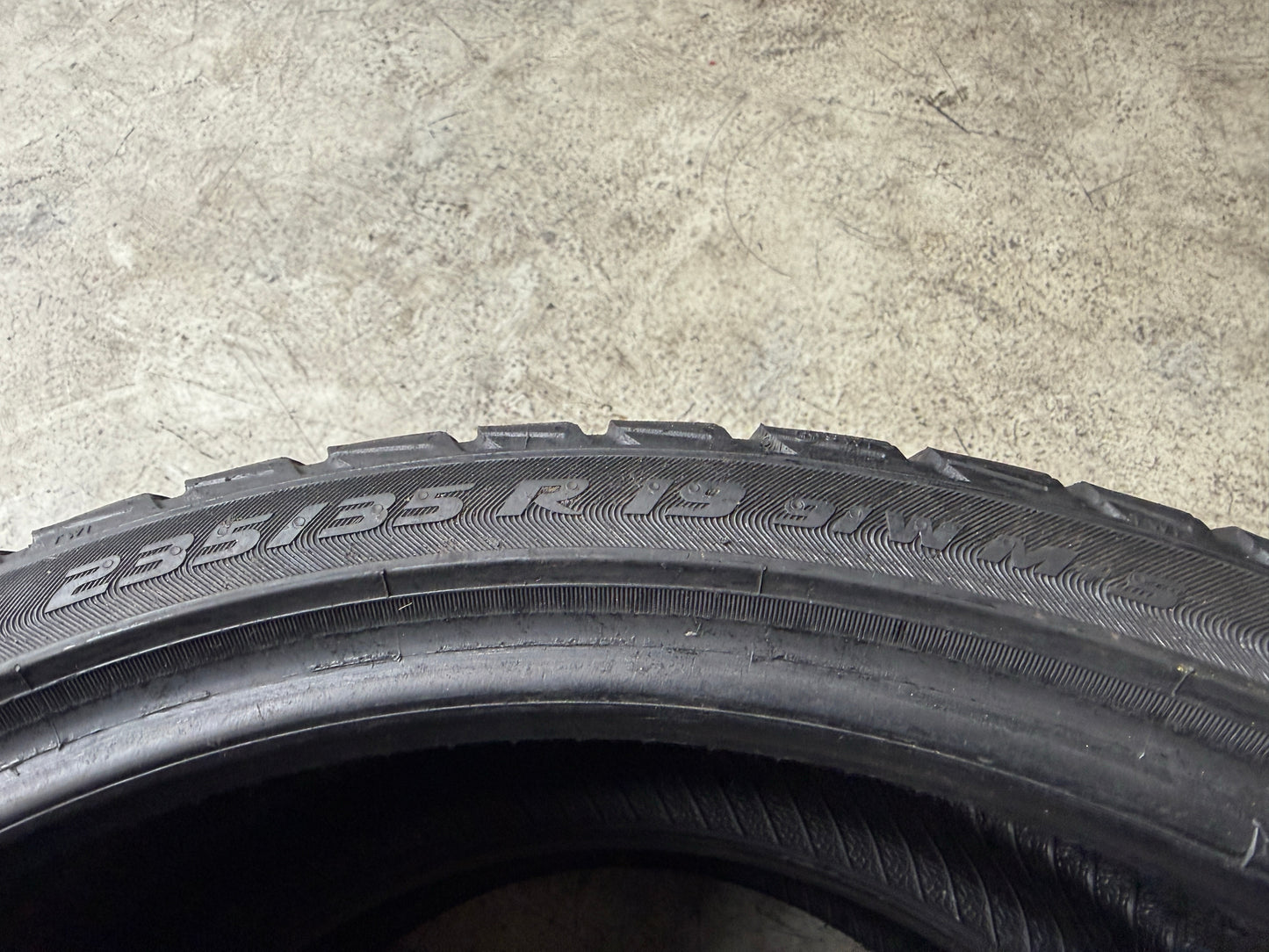 Usato: 2 Gomme 235/35R19 91W XL Pirelli Invernali 65% residui