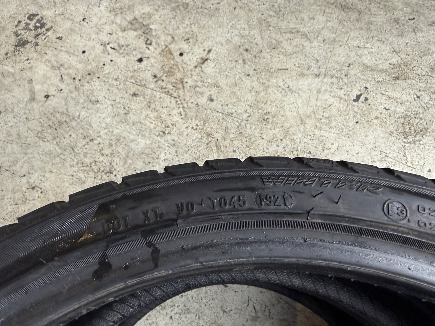 Usato: 2 Gomme 235/35R19 91W XL Pirelli Invernali 65% residui
