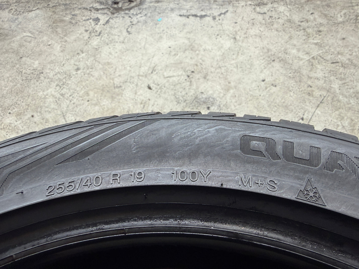 Usato: 2 Gomme 255/40R19 100Y Vredestein 4 Stagioni 90% residui