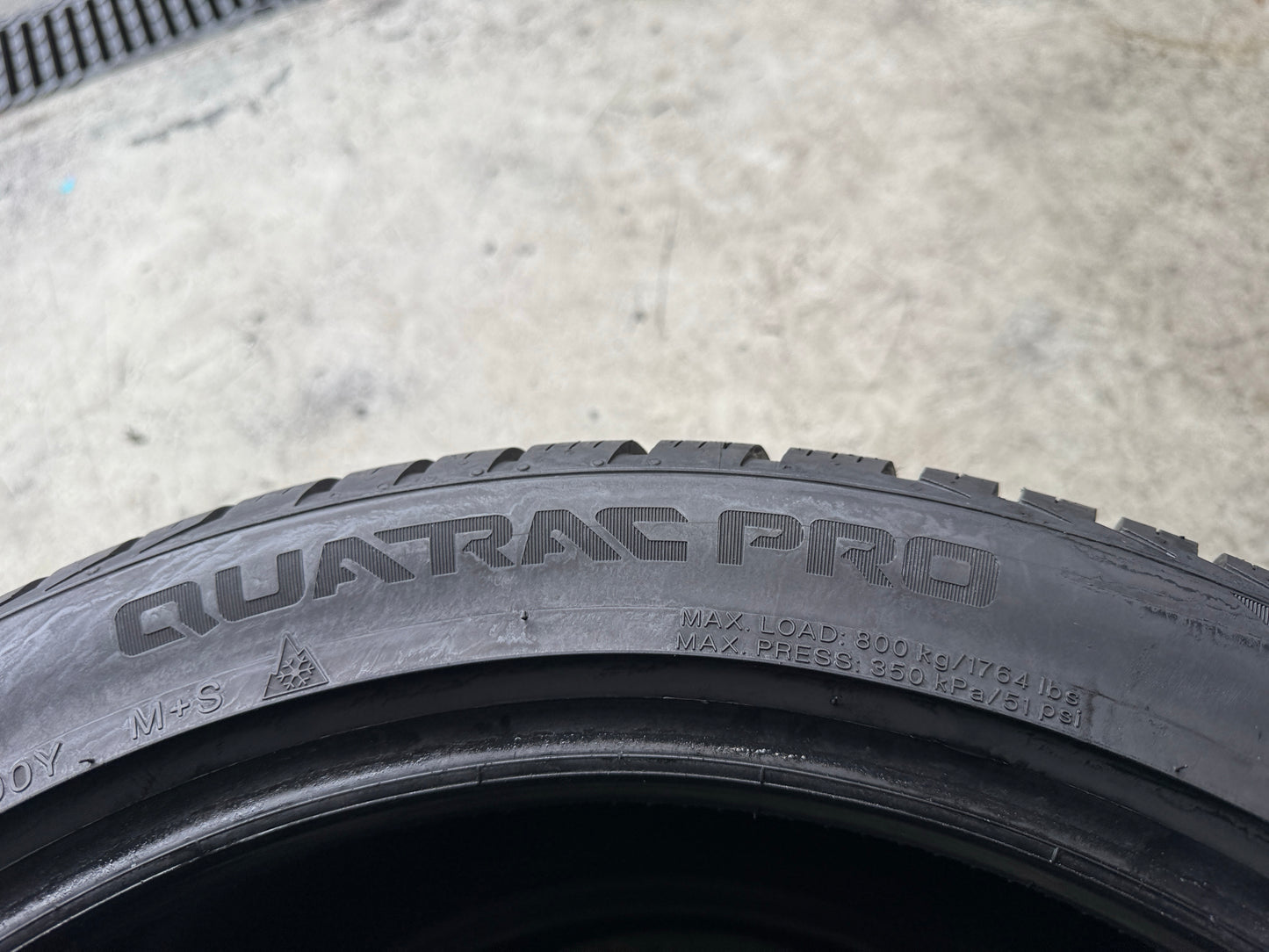 Usato: 2 Gomme 255/40R19 100Y Vredestein 4 Stagioni 90% residui