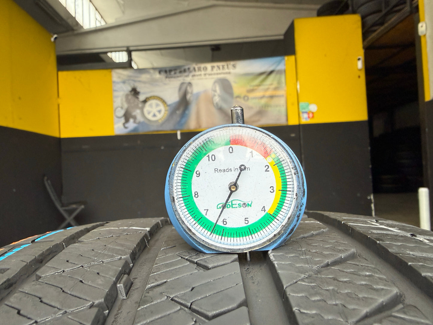 Usato: 2 Gomme 255/40R19 100Y Vredestein 4 Stagioni 90% residui