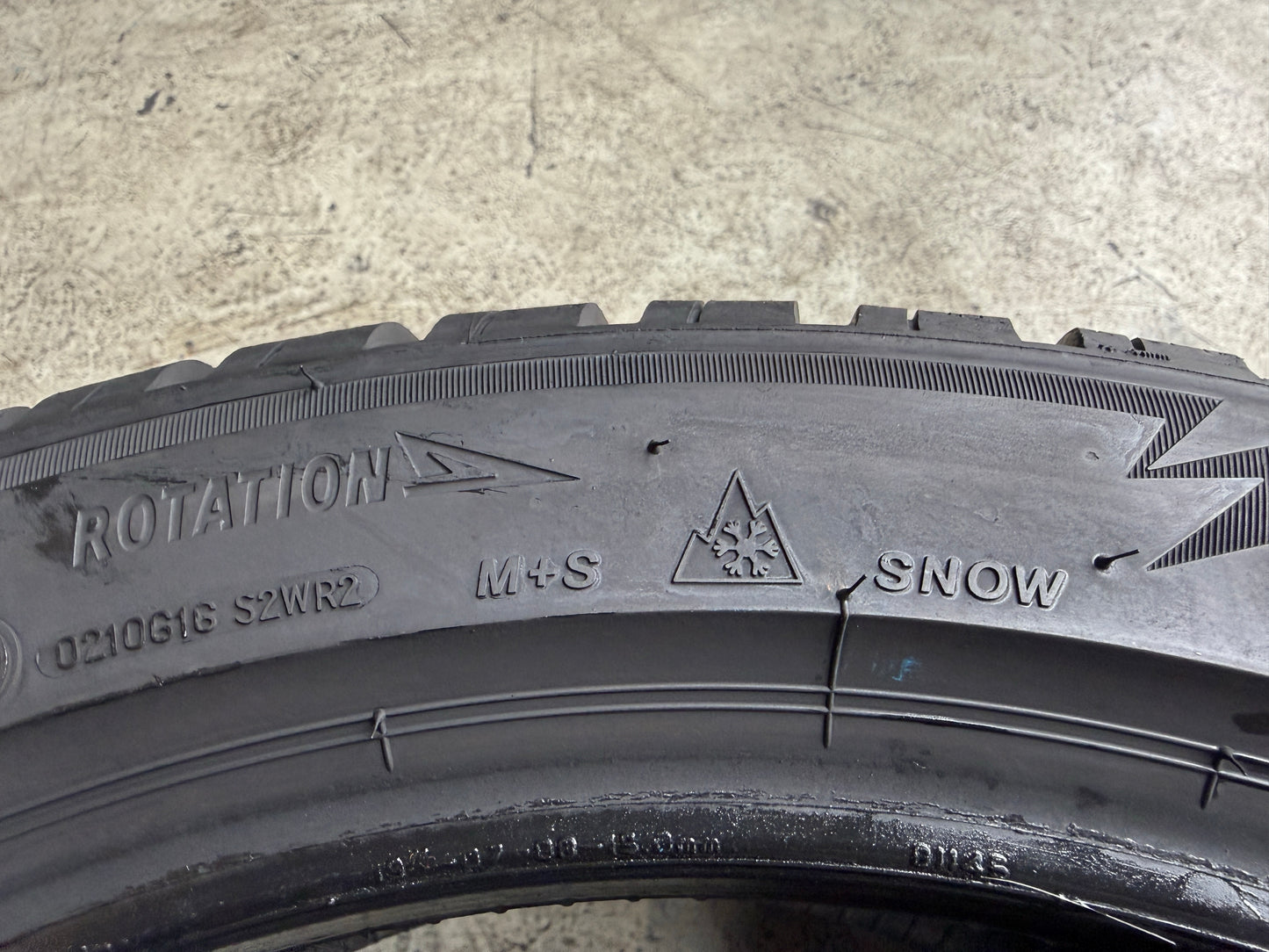 Usato: 2 Gomme 235/45R19 99V Bridgestone Invernali 85% residui