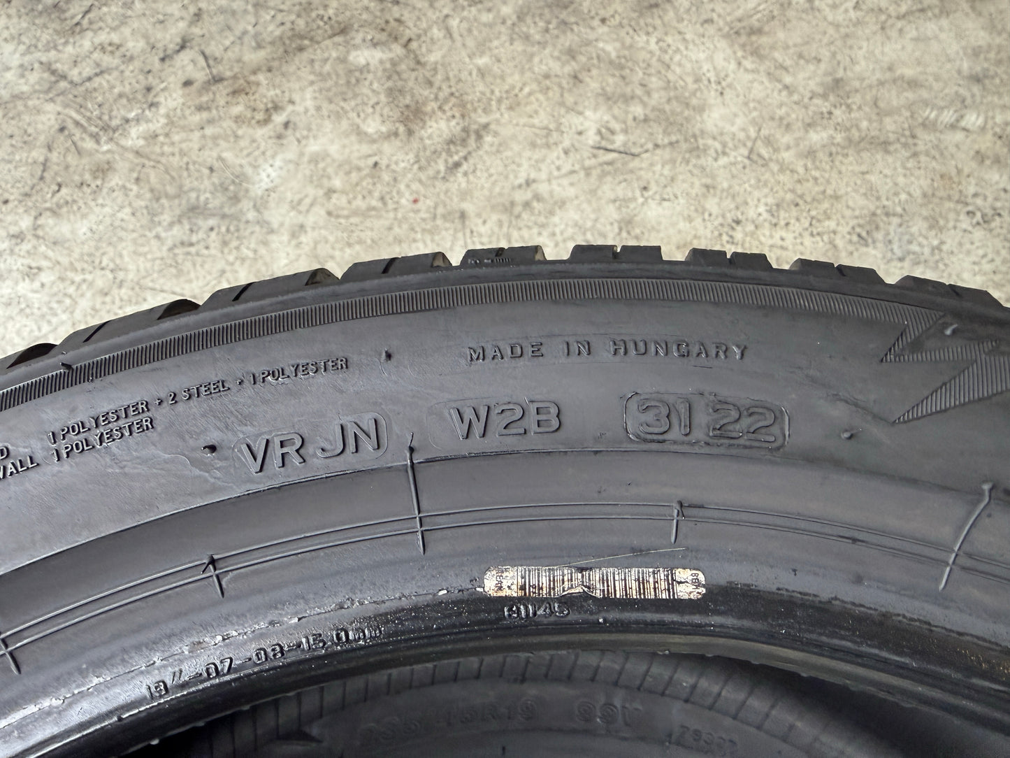 Usato: 2 Gomme 235/45R19 99V Bridgestone Invernali 85% residui