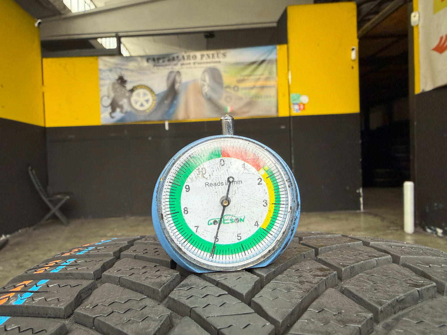 Usato: 2 Gomme 235/45R19 99V Bridgestone Invernali 85% residui