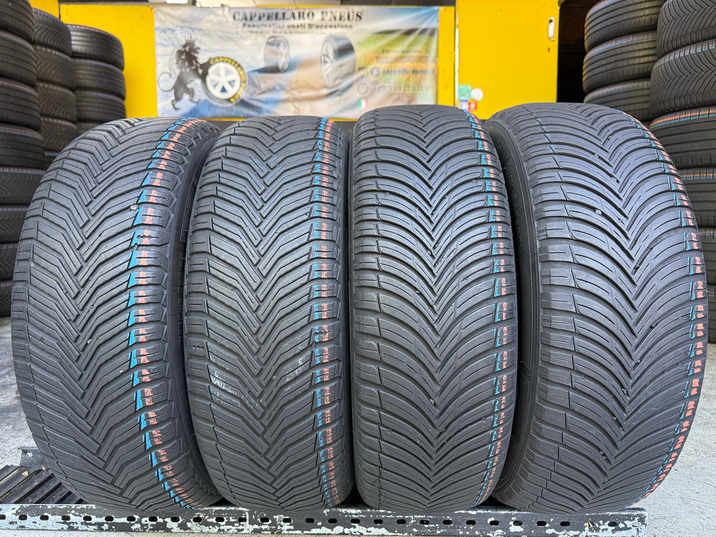 Usato: 4 Pneumatici Michelin CrossClimate 2 + Kleber Quadraxer SUV 215/60R17 100V XL 4 Stagioni 75-90% Residui