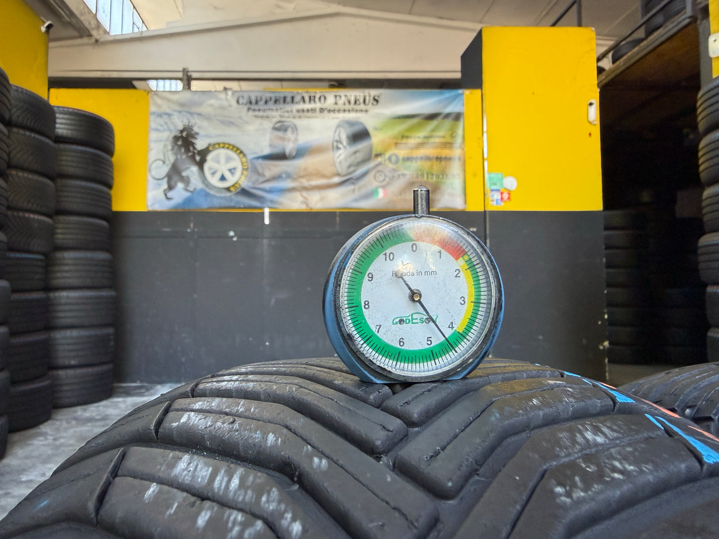 Usato: 4 Pneumatici Michelin CrossClimate 2 + Kleber Quadraxer SUV 215/60R17 100V XL 4 Stagioni 75-90% Residui