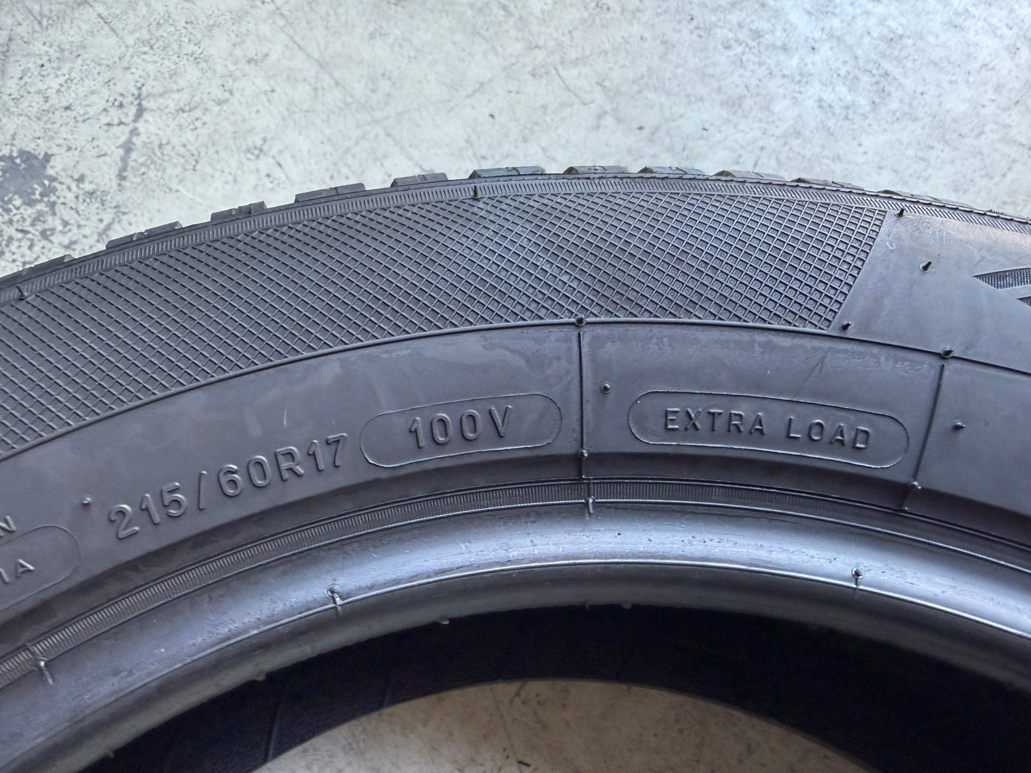 Usato: 4 Pneumatici Michelin CrossClimate 2 + Kleber Quadraxer SUV 215/60R17 100V XL 4 Stagioni 75-90% Residui