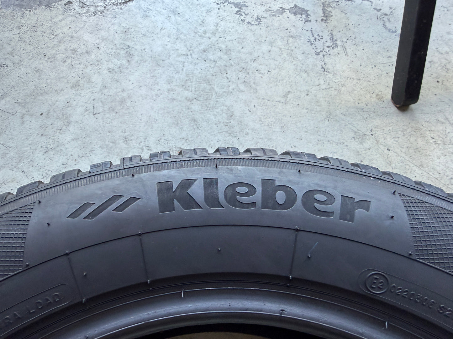 Usato: 4 Pneumatici Michelin CrossClimate 2 + Kleber Quadraxer SUV 215/60R17 100V XL 4 Stagioni 75-90% Residui