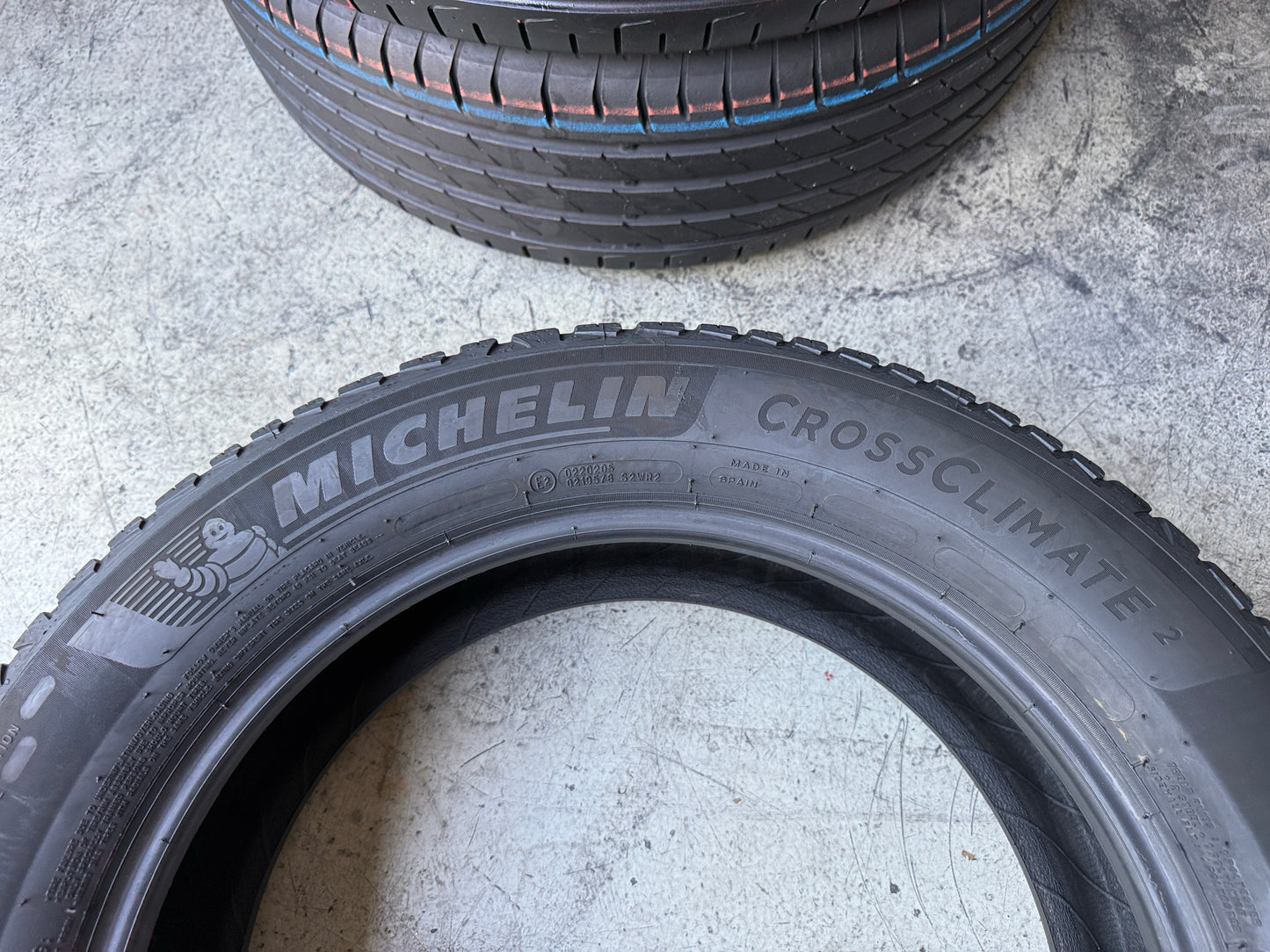 Usato: 4 Pneumatici Michelin CrossClimate 2 + Kleber Quadraxer SUV 215/60R17 100V XL 4 Stagioni 75-90% Residui
