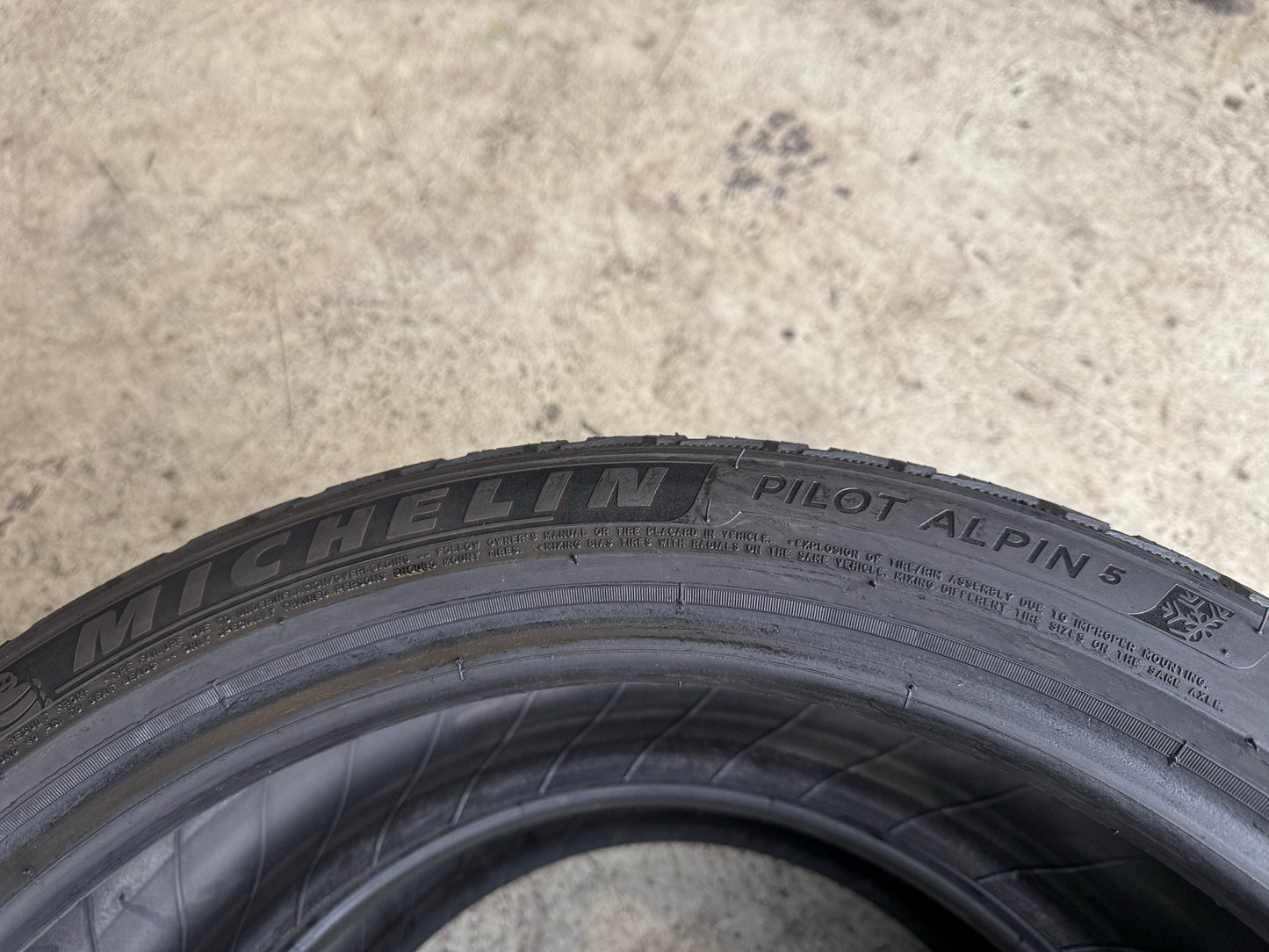 Usato: 2 Gomme 235/40R19 96W XL Michelin Invernali 75% residui