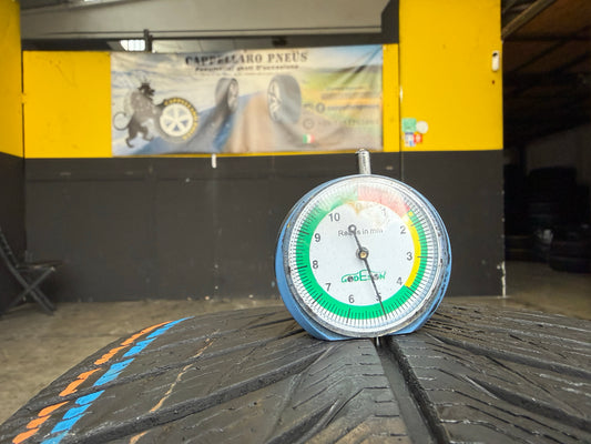 Usato: 2 Gomme 235/40R19 96W XL Michelin Invernali 75% residui