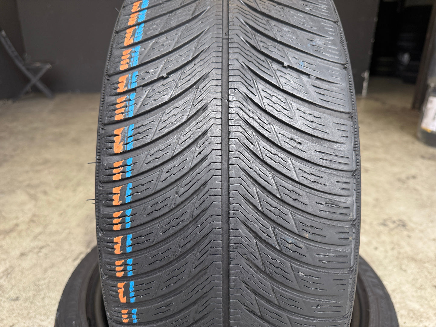 Usato: 2 Gomme 235/40R19 96W XL Michelin Invernali 75% residui