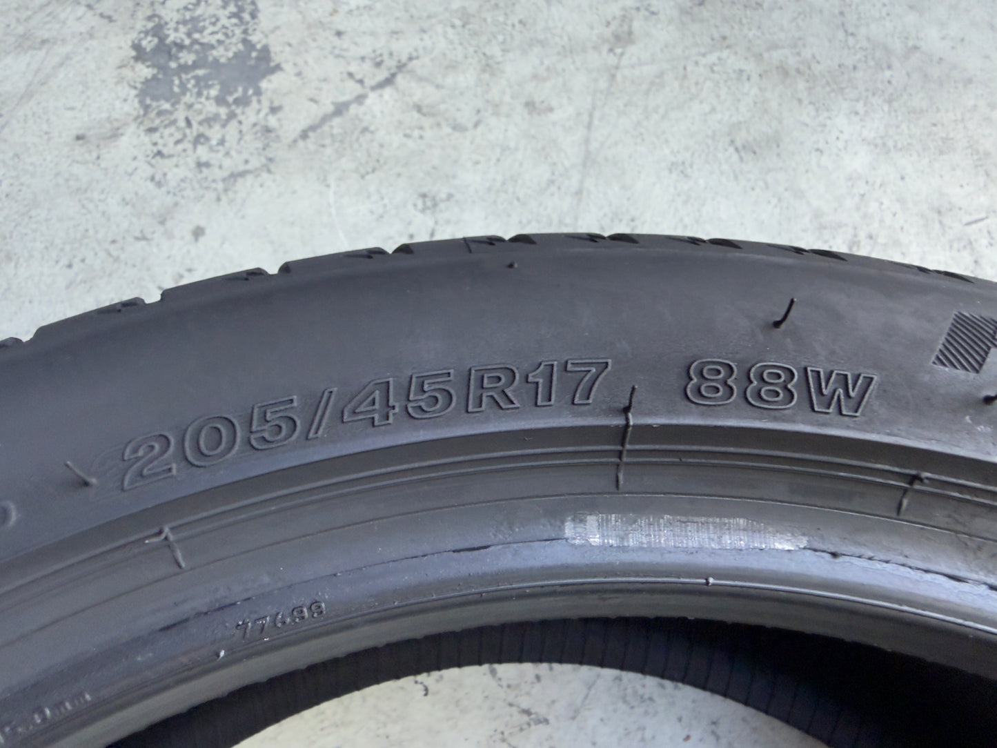 Usato: 4 Pneumatici Firestone Roadhawk 205/45R17 88W XL Estivi 80% Residui