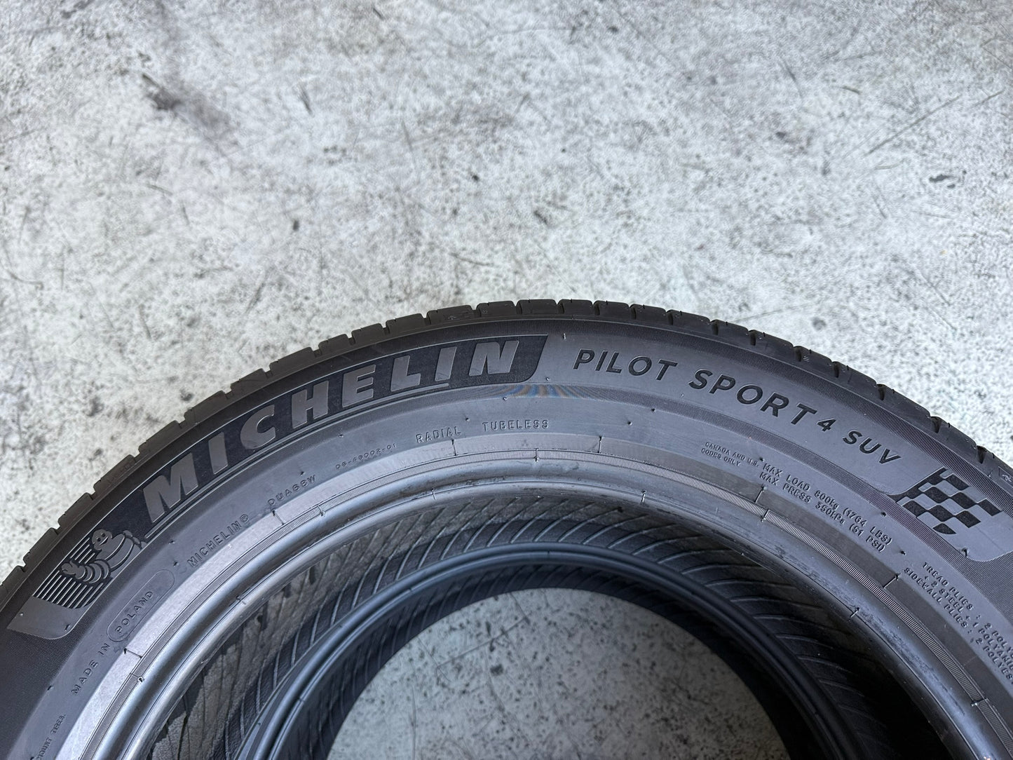 Usato: 2 Gomme 225/60R18 100V Michelin Estivi 95% Residui