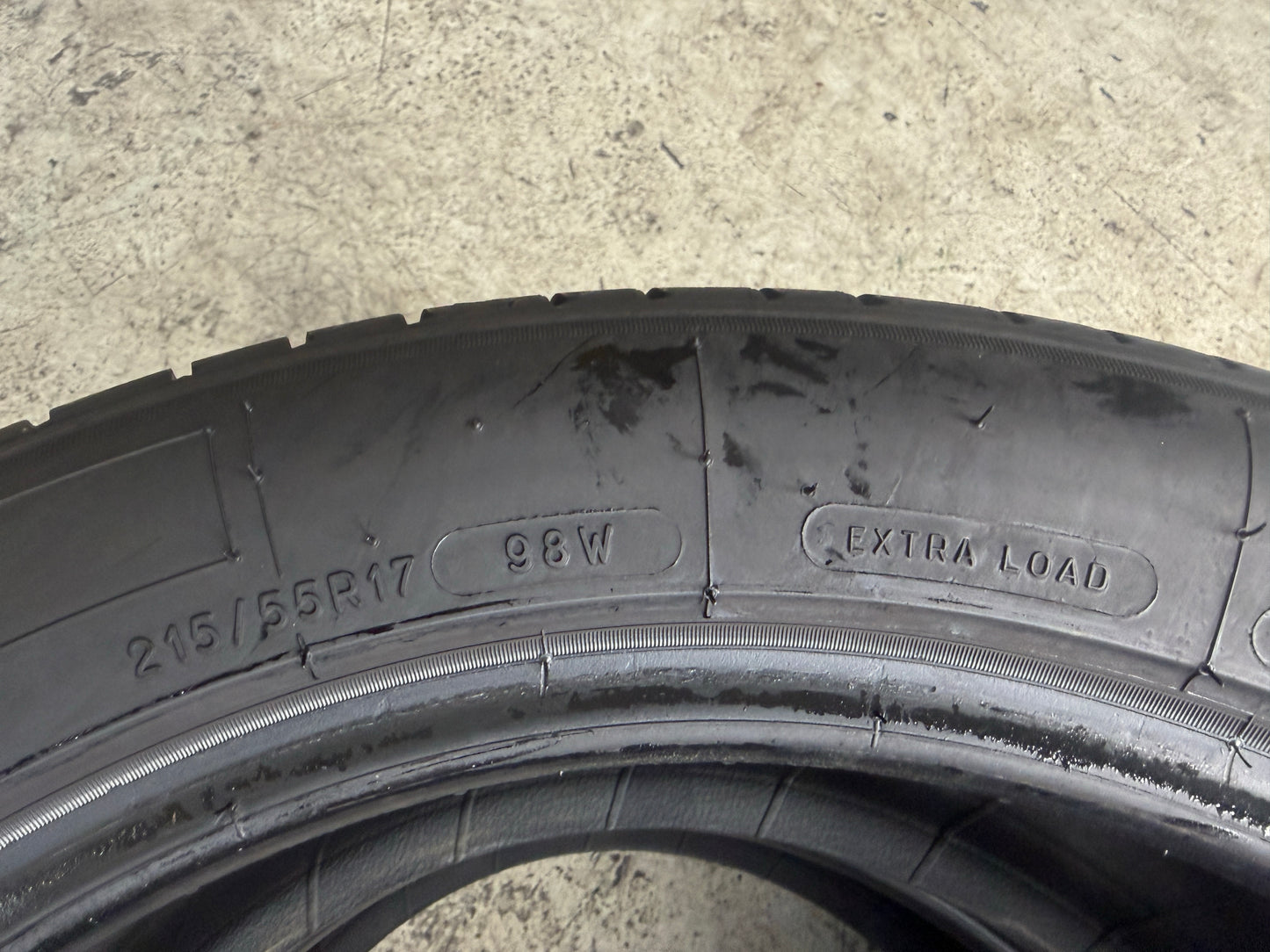 Usato: 2 Gomme 215/55R17 98W XL BFGoodrich Estive 70% residui