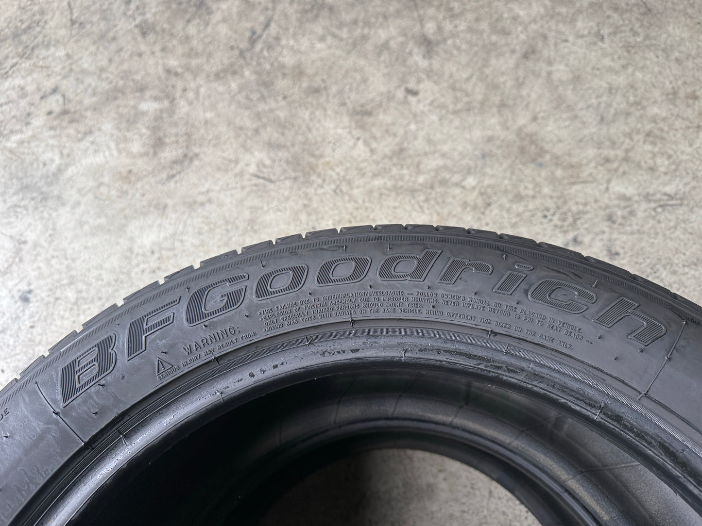 Usato: 2 Gomme 215/55R17 98W XL BFGoodrich Estive 70% residui