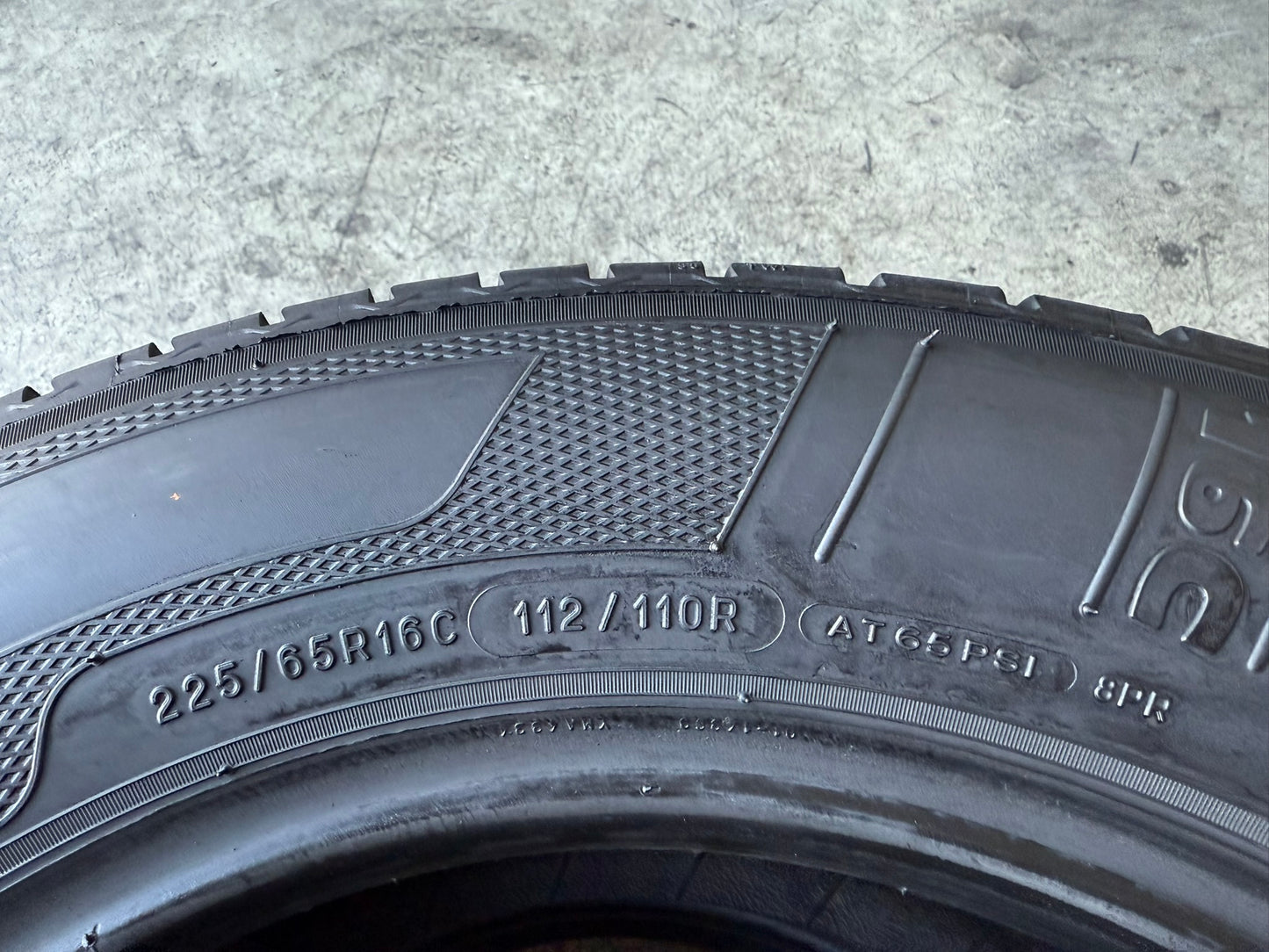 Usato: 2 Gomme 225/65R16C 112/110R Kleber Estivi 80% Residui