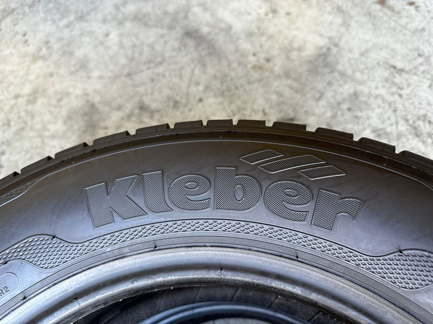 Usato: 2 Gomme 225/65R16C 112/110R Kleber Estivi 80% Residui