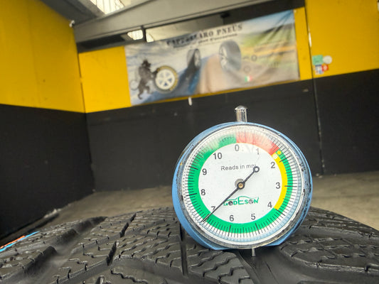 Usato: 2 Gomme 255/40R19 100V Pirelli Invernali 95% residui